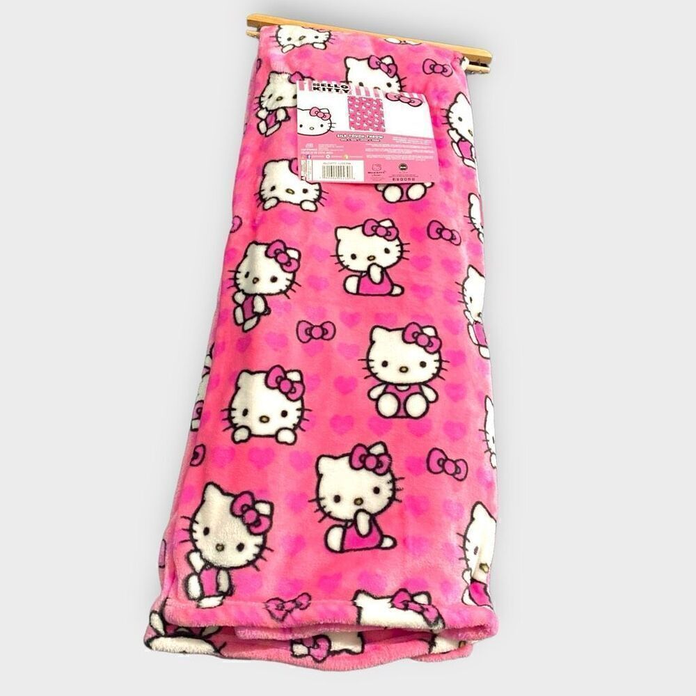 Hello Kitty 'Hearts All Over' 50x70" Silk Touch Plush Throw Blanket Rare HTF